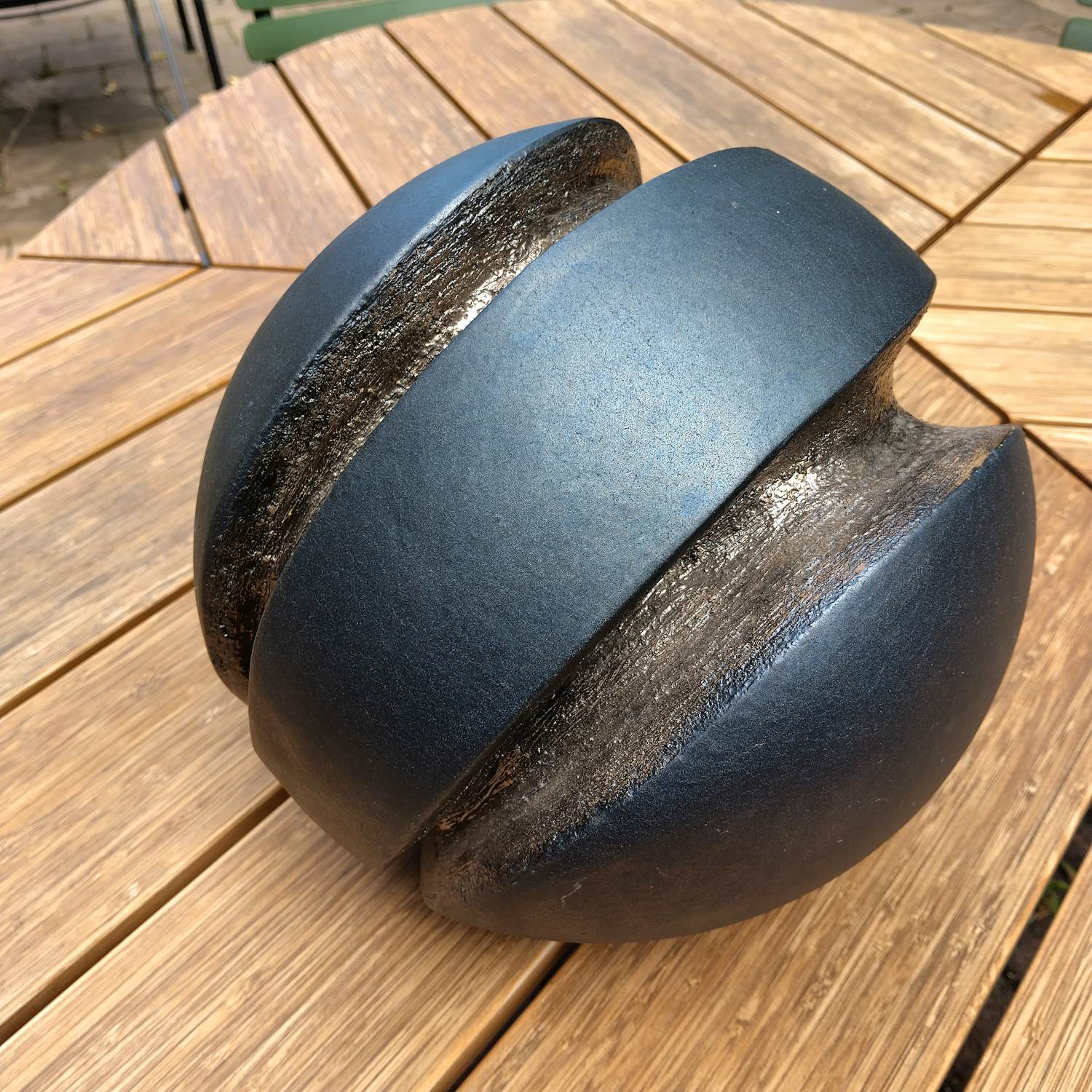Onbekend - bolvormig object met goudkleurig detail kopen? Bied vanaf 50!