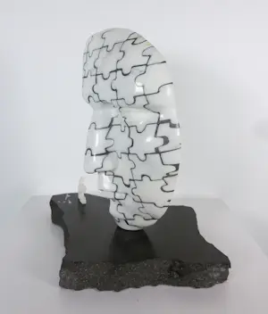Onbekend - Sculptuur uit marmer / hardsteen, Hoofd met puzzelstukjes kopen? Bied vanaf 250!