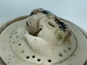 Onbekend - doosje met versierde deksel van keramiek kopen? Bied vanaf 20!