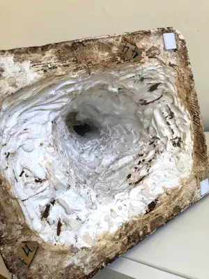 Nicolaas van der Kreek - Treurend vrouwenfiguur met bloemen kopen? Bied vanaf 300!