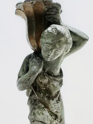 Curiosa - Figuurlijke kandelaarvoet – Putto met draperie kaufen? Bieten Sie von 20!