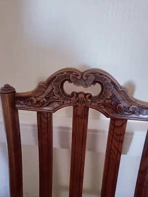 Onbekend - Antieke tafel met stoelen, nieuwe bekleding kopen? Bied vanaf 50!