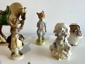 Keramiek overige - Lot van diverse keramieken items o.a. Beatrix Potter figuren & Struisvogelei kopen? Bied vanaf 60!