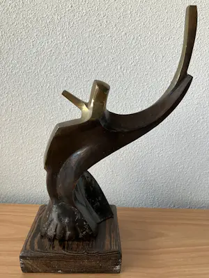 Onbekend - Zwaar massief modern bronzen beeld - 3 kg. kopen? Bied vanaf 120!