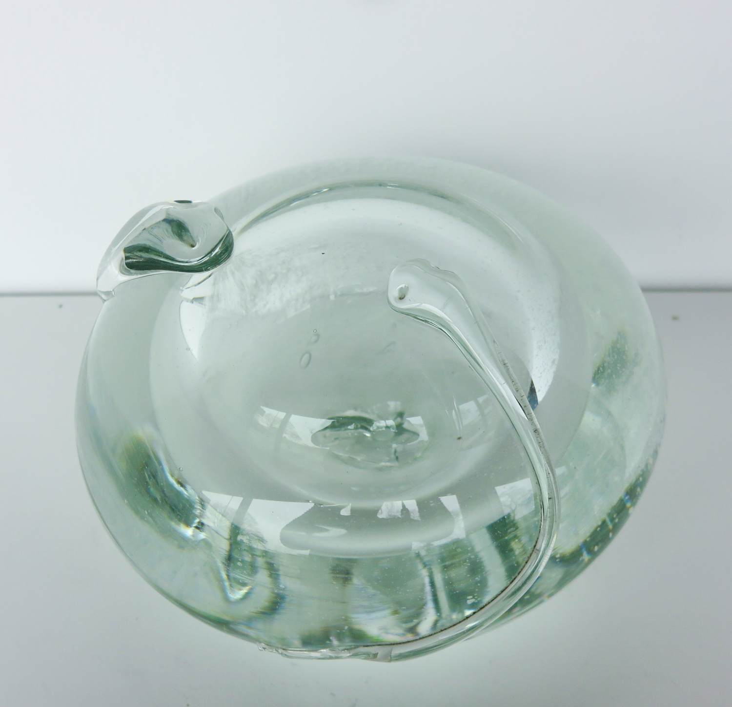 Onbekend - Zwaar rond glasobject met gedraaide vormen kopen? Bied vanaf 60!