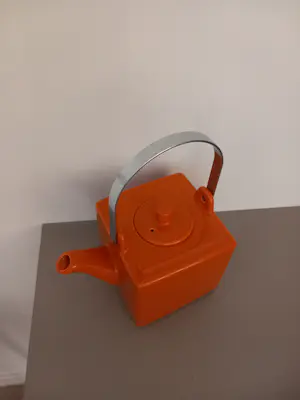 Onbekend - Theepot , vierkant en oranje kopen? Bied vanaf 20!