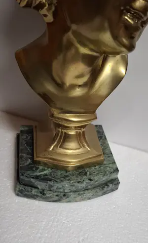 Jean-Baptiste Carpeaux - Het lachende kind. Brons met patina, glanzend en mat goud. kopen? Bied vanaf 100!