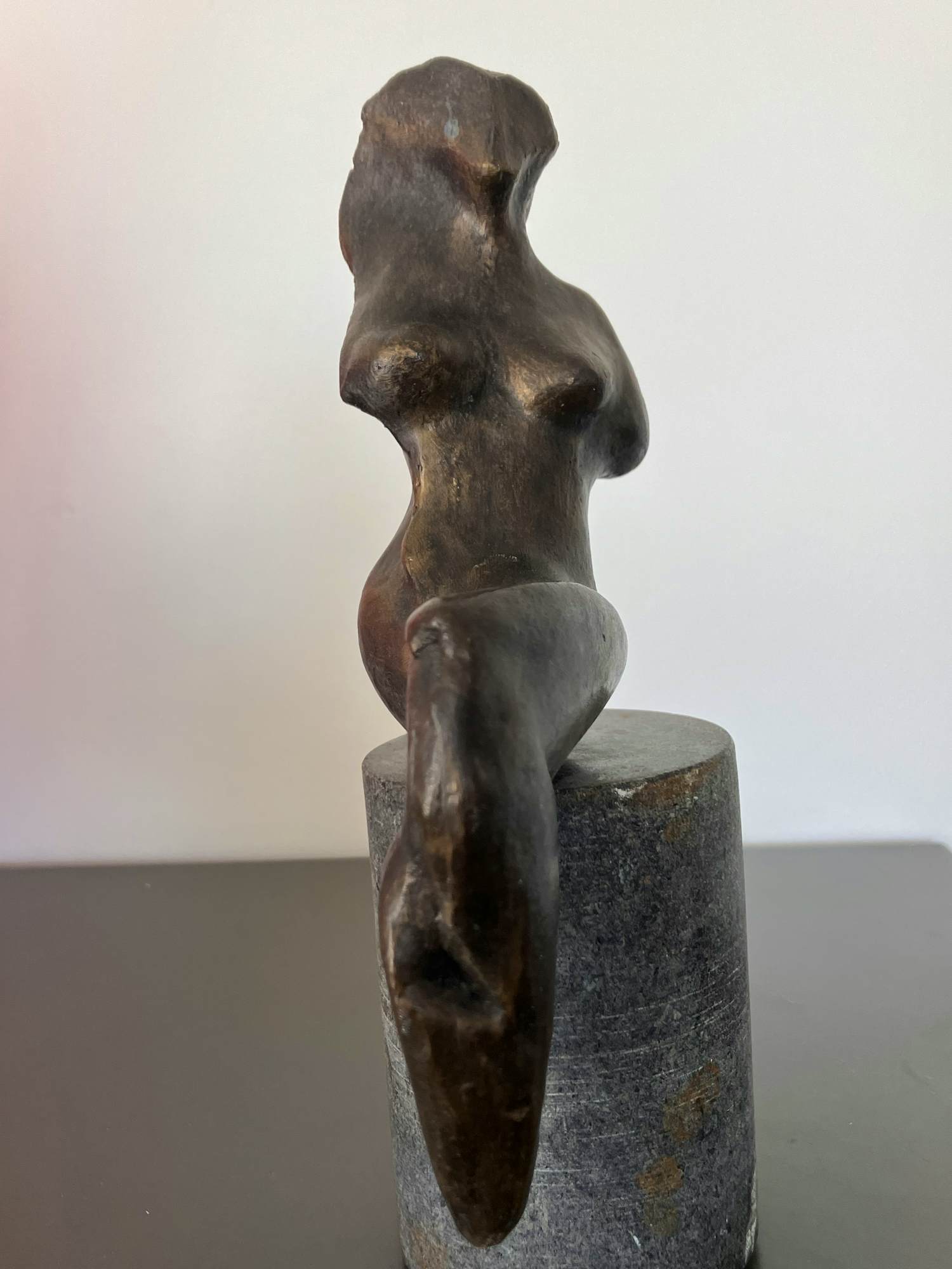 Brons (Onbekend) - Zittende vrouw verkocht voor € 150!