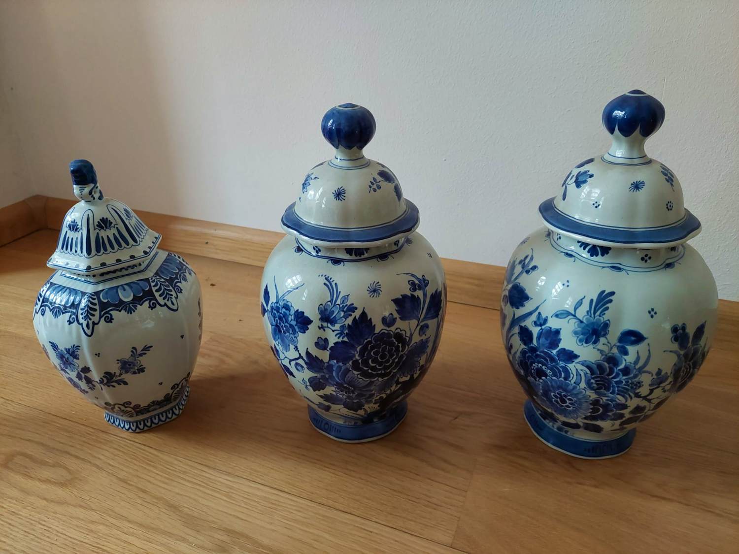 Porceleyne Fles - Delftsblauwe vazen 3 stuks handgeschilderd Royal Delft. kopen? Bied vanaf 120!