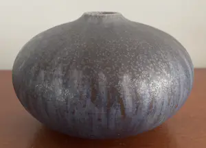 Onbekend - Studio keramisch vaasje - gesigneerd en gedateerd 1980 kopen? Bied vanaf 20!