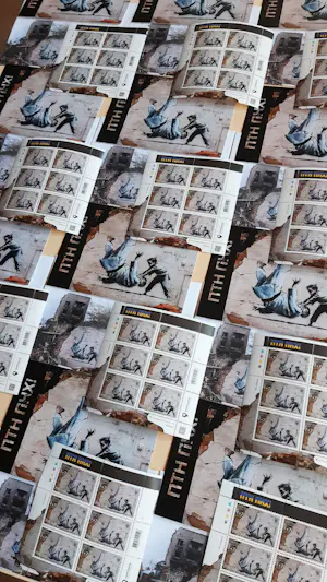 Banksy - FCK PTN! – complete set van 12 postzegelvellen + 12 briefkaarten + 12 postenveloppen kopen? Bied vanaf 500!