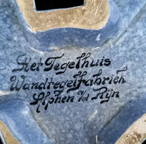 Het Tegelhuis - Asbak op drie poten kopen? Bied vanaf 30!