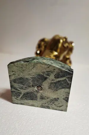 Jean-Baptiste Carpeaux - Het lachende kind. Brons met patina, glanzend en mat goud. kopen? Bied vanaf 100!
