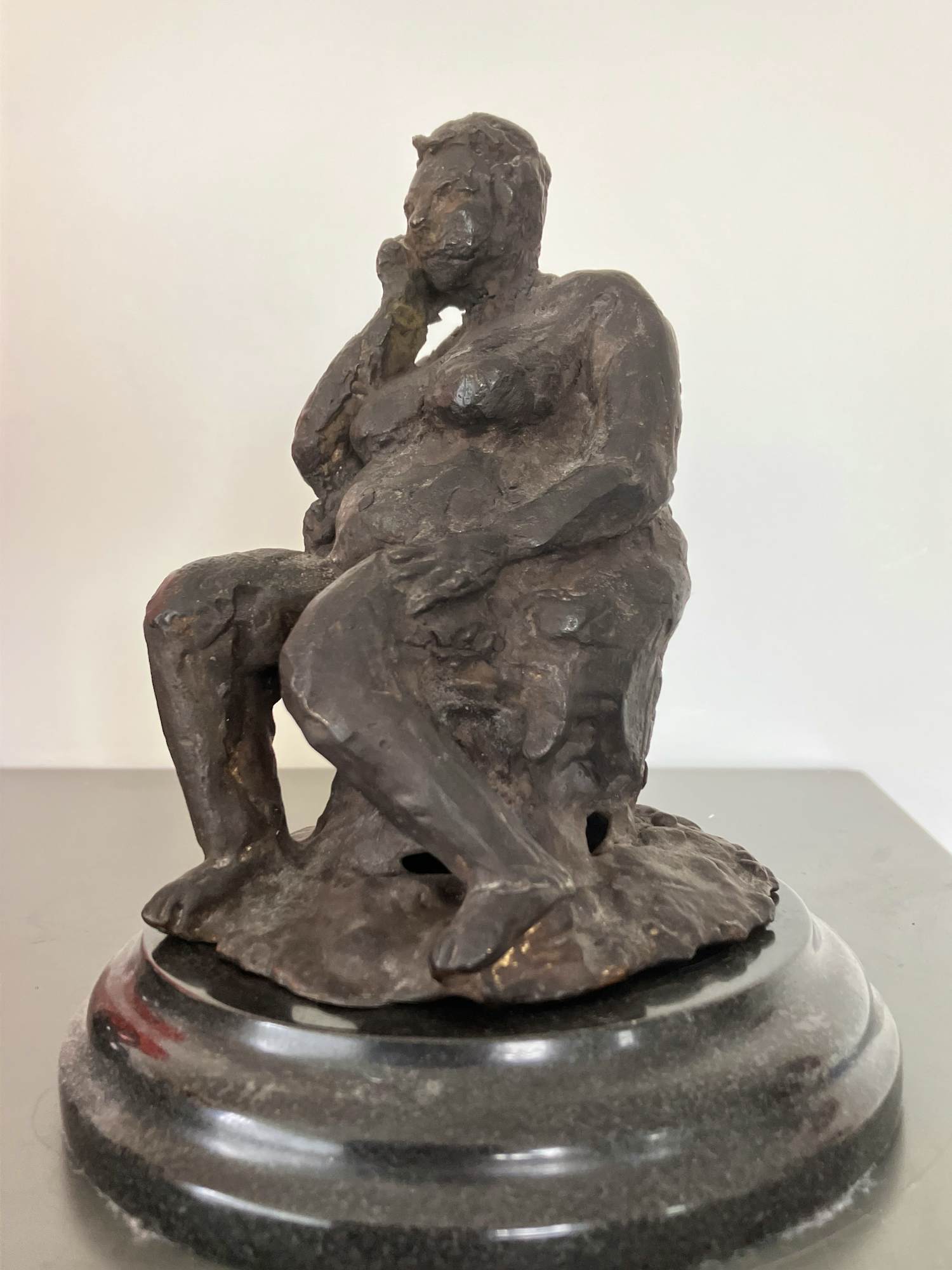 Brons (Onbekend) - Zittende vrouw verkocht voor € 129!