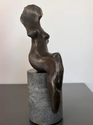 Brons (Onbekend) - Zittende vrouw kopen? Bied vanaf 150!