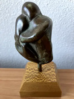 Brons (Onbekend) - Massief bronzen beeld moeder met kind - gesigneerd L T kopen? Bied vanaf 20!