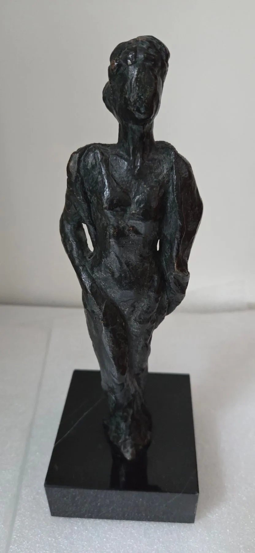 Buy Brons (Onbekend) - Vrouw met stola? Bid from 225!