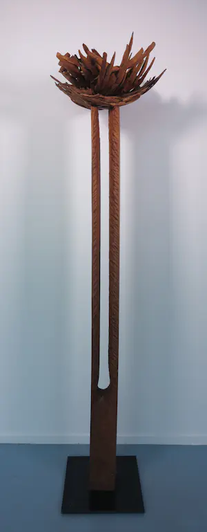 AcheterOnbekend - Groot houten sculptuur met bronzen ei, Vogelnest? Enchérissez de 130!