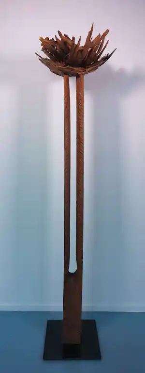 Onbekend - Groot houten sculptuur met bronzen ei, Vogelnest vendu pour 130€ !