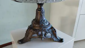 Onbekend - Glazen vaas met schaal en bronsachtige voet kopen? Bied vanaf 20!