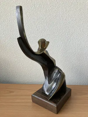 Onbekend - Zwaar massief modern bronzen beeld - 3 kg. kopen? Bied vanaf 120!