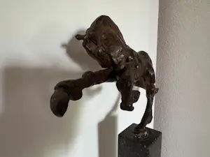 Mohana van den Kroonenberg - BALANS PAARD op graniet sokkel hoogte 110 cm zwaar kopen? Bied vanaf 700!