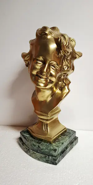 Jean-Baptiste Carpeaux - Het lachende kind. Brons met patina, glanzend en mat goud. kopen? Bied vanaf 100!
