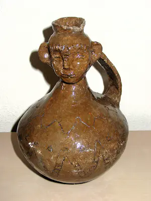 AcheterOnbekend - Handgemaakte geglazuurde kruik Peruaanse Face Jug van klei? Enchérissez de 50!