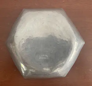 Curiosa - J.J. Davids Amsterdam - Art Deco handgehamerde zilvertinnen onderzetter set kopen? Bied vanaf 30!