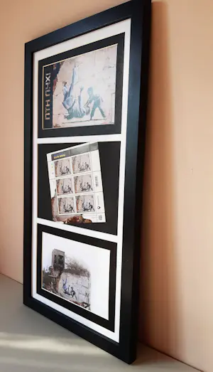 Banksy - Banksy ingelijste Maximum-kaart FDC met annuleringsstempel 24.02.2023 Kiev -2023 kopen? Bied vanaf 100!