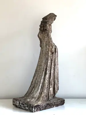 Nicolaas van der Kreek - Treurend vrouwenfiguur met bloemen kopen? Bied vanaf 300!