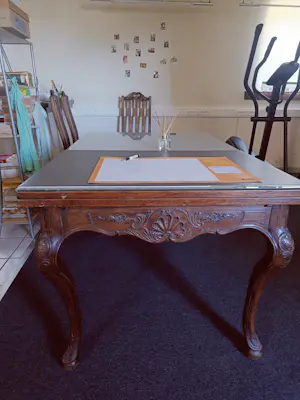 Onbekend - Antieke tafel met stoelen, nieuwe bekleding kopen? Bied vanaf 50!