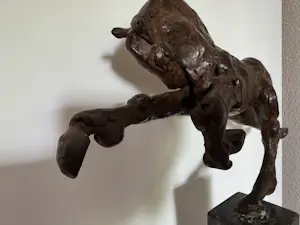 Mohana van den Kroonenberg - BALANS PAARD op graniet sokkel hoogte 110 cm zwaar kopen? Bied vanaf 700!