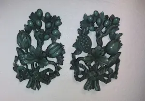 Onbekend - 2 x rijkelijk uitgesneden wanddecoratie met een granaat appelstruik kopen? Bied vanaf 35!