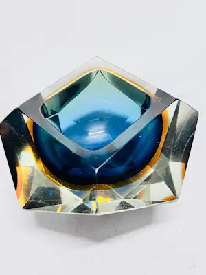 AcheterMurano Glas - Facetgeslepen Murano glazen asbak? Enchérissez de 35!