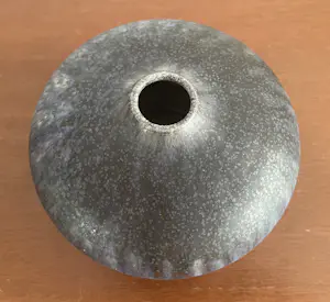 Onbekend - Studio keramisch vaasje - gesigneerd en gedateerd 1980 kopen? Bied vanaf 20!