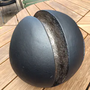Onbekend - bolvormig object met goudkleurig detail kopen? Bied vanaf 50!