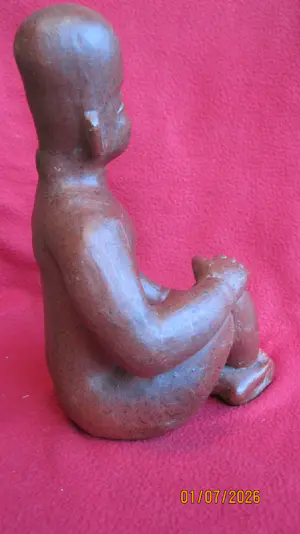 Buy Onbekend - Zittende figuur.? Bid from 50!