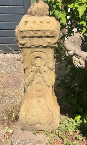 AcheterCuriosa - Zandstenen sokkel? Enchérissez de 150!