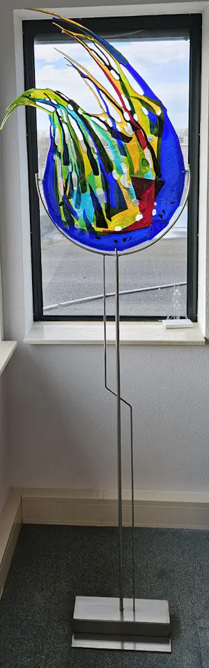 Annemiek Punt - Glazen kunstwerk op roestvrij stalen voet kopen? Bied vanaf 450!