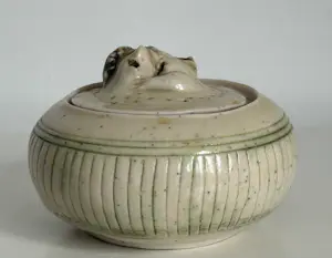 Onbekend - doosje met versierde deksel van keramiek kopen? Bied vanaf 20!