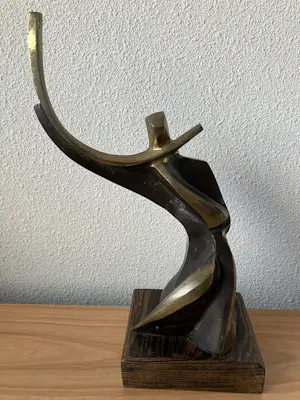 Onbekend - Zwaar massief modern bronzen beeld - 3 kg. kopen? Bied vanaf 120!