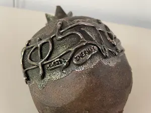 Keramiek overige - Sherman Israel - Granaatappel aardewerken vaasje met zilveren .925 decoratie kopen? Bied vanaf 10!