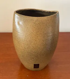 Keramiek overige - Pottenbakkerij J.R. Catharina Geldrop - Bruine studio keramische vaas kopen? Bied vanaf 10!