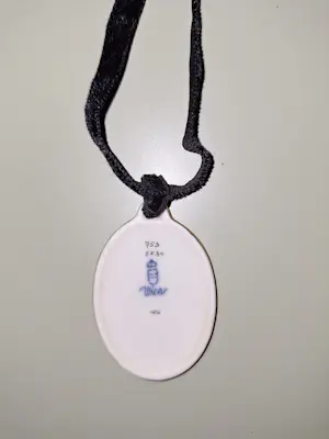 Buy Augarten Wien - Hanger met zwarte fluwelen choker? Bid from 35!