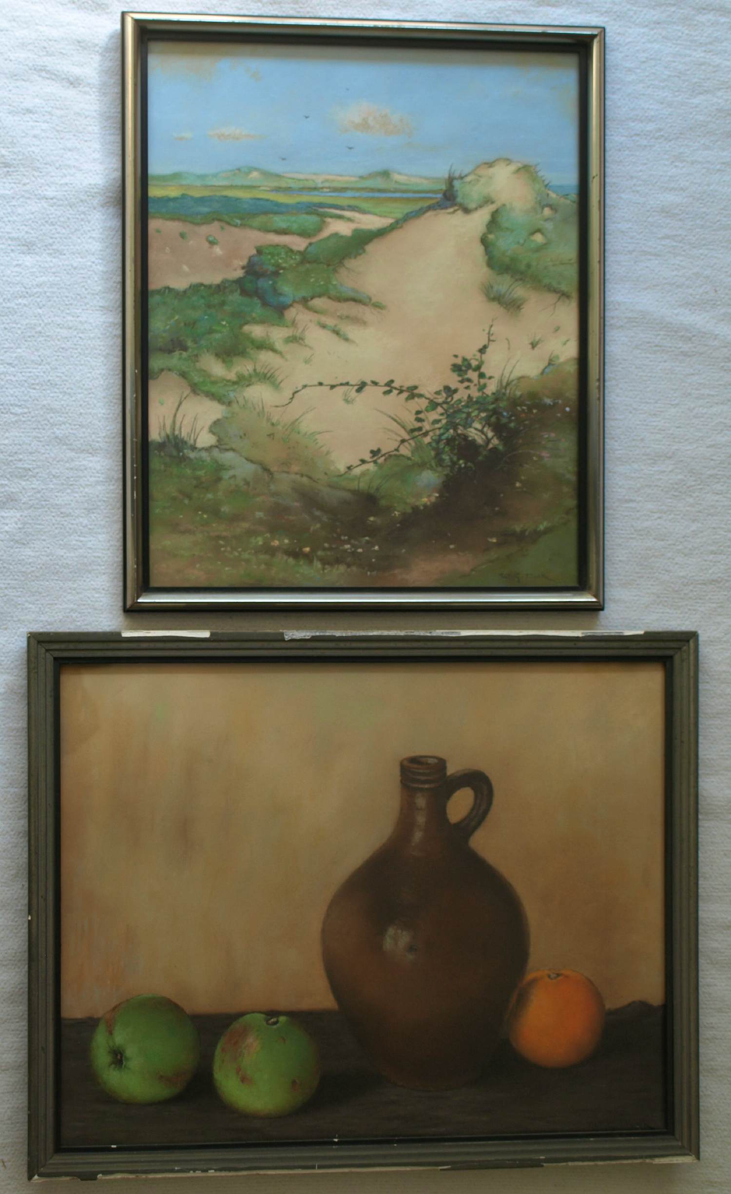 Onbekend - 2x Ingelijste pasteltekening , Duinlandschap + Stilleven - gesigneerd kopen? Bied vanaf 10!