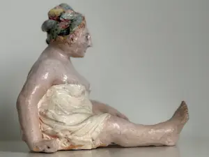 Onbekend - zittende vrouw van keramiek kopen? Bied vanaf 20!