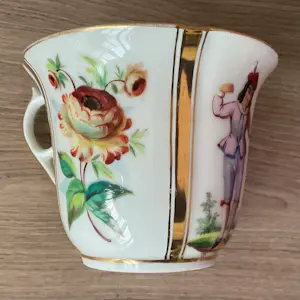 Onbekend - Kop en schotel met floraal decor kopen? Bied vanaf 20!