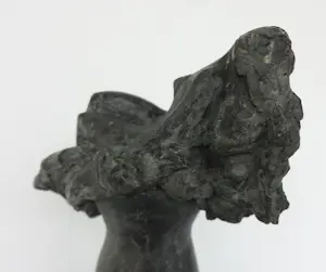 Brons (Onbekend) - Bronzen beeld (ca. 15 kg), Liggend naakt op vaas kopen? Bied vanaf 350!