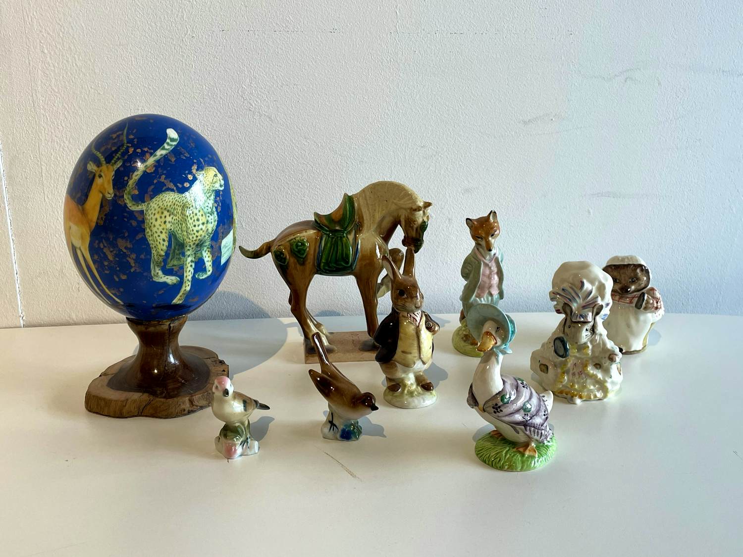 Keramiek overige - Lot van diverse keramieken items o.a. Beatrix Potter figuren & Struisvogelei kopen? Bied vanaf 60!